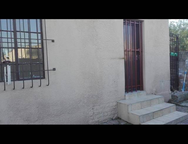 1 BEDROOM PROPERTY TO RENT IN SELECTION PARK